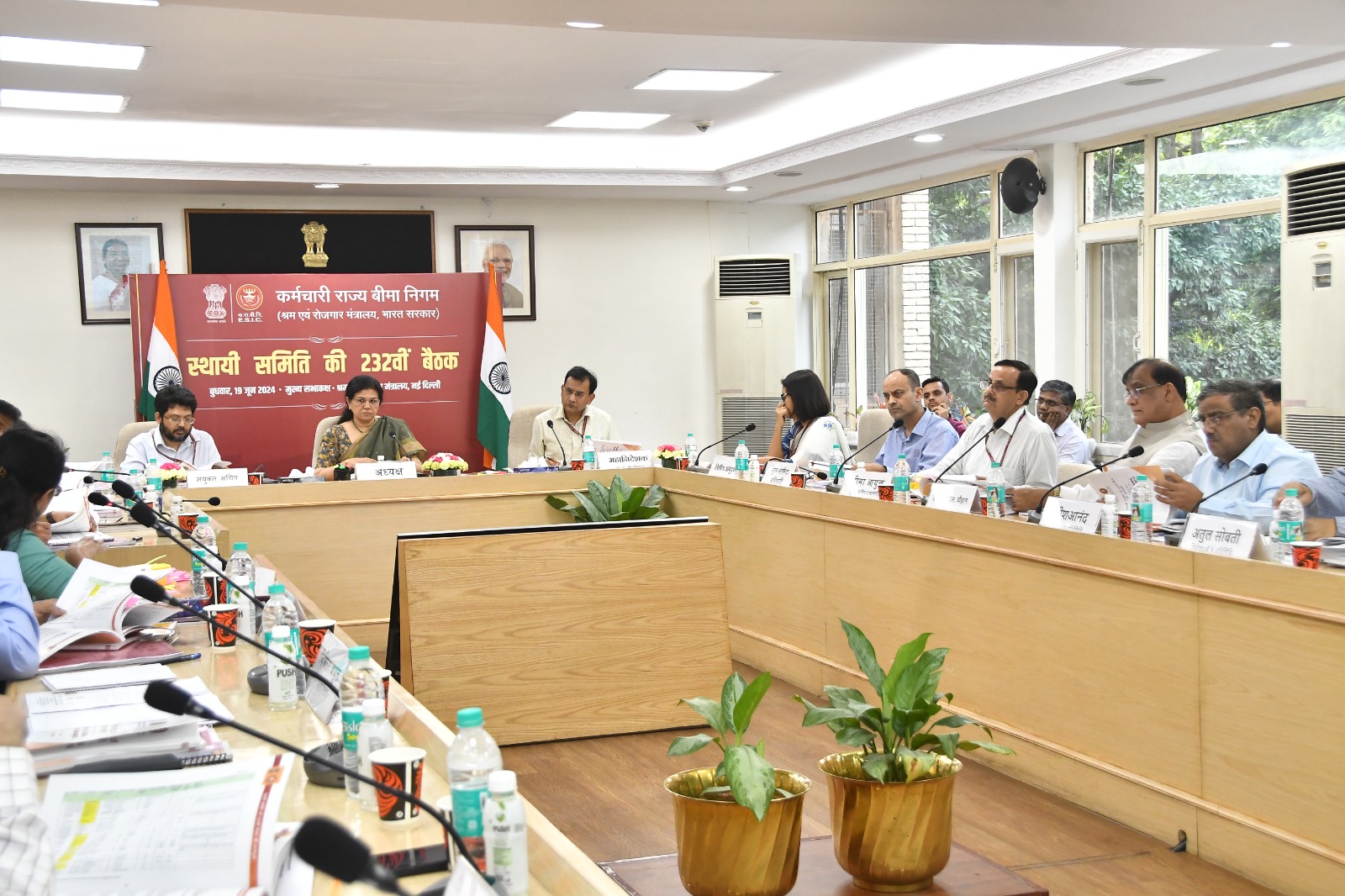 सुश्री सुमिता डावरा, सचिव, श्रम एवं रोजगार मंत्रालय, भारत सरकार की अध्यक्षता में कर्मचारी राज्य बीमा निगम की स्थायी समिति की 232 वीं बैठक